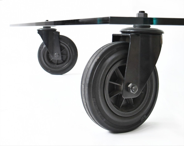 Gae AULENTI (1927-2012) Table basse modèle "Tavolo con ruote" pour Fontana Arte 