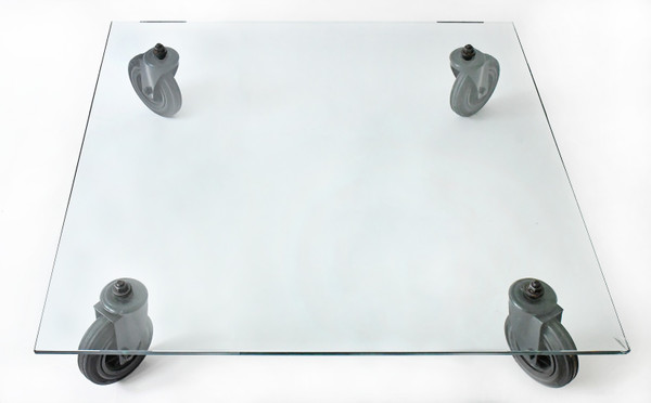 Gae AULENTI (1927-2012) Table basse modèle "Tavolo con ruote" pour Fontana Arte 