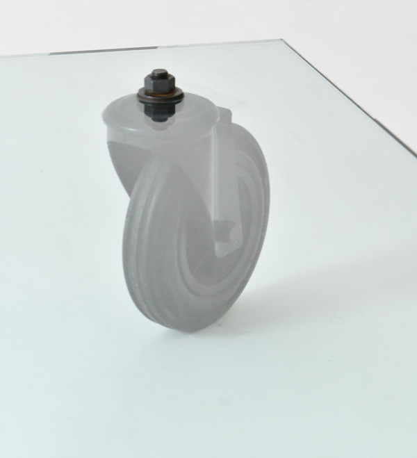 Gae AULENTI (1927-2012) Table basse modèle "Tavolo con ruote" pour Fontana Arte 