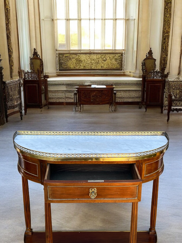 1/2 MOON CONSOLE / DESSERTE IN MAHOGANY VENEER AND GILT BRASS WITH MARBLE TOP