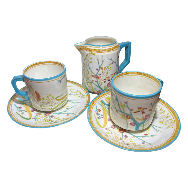 Due tazzine da caffè e una lattiera in porcellana di Minton (attr.)