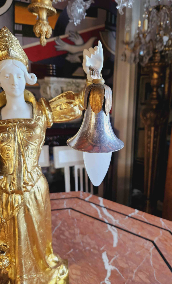 Wichtige Lampe aus vergoldetem Metall und Jugendstil-Keks