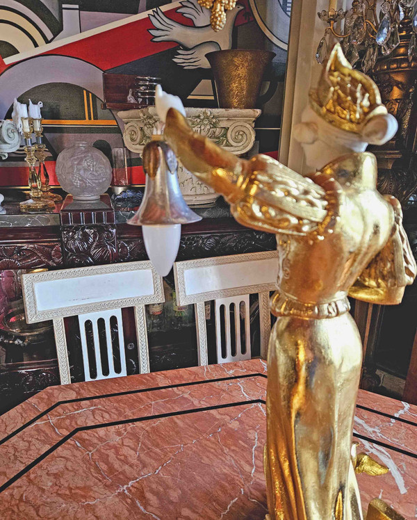 Wichtige Lampe aus vergoldetem Metall und Jugendstil-Keks