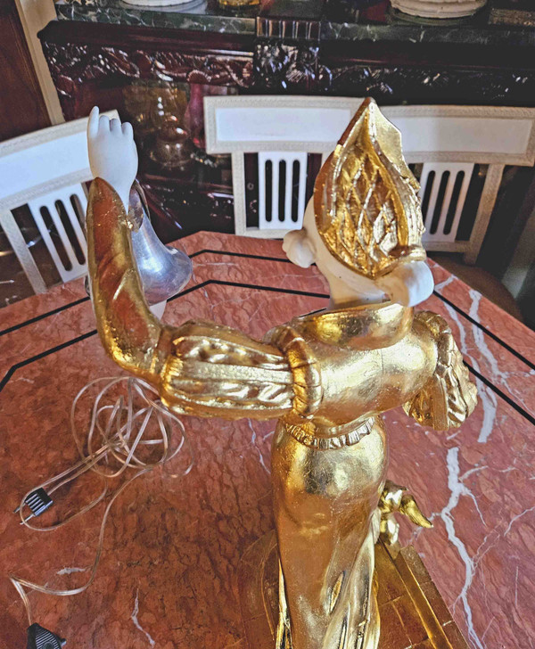 Wichtige Lampe aus vergoldetem Metall und Jugendstil-Keks