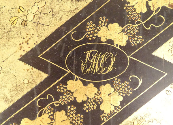 Geschenkbox 126 Perlmutt-Token, lackiertes Holz, vergoldet, japanisches Monogramm, 19. Jahrhundert
