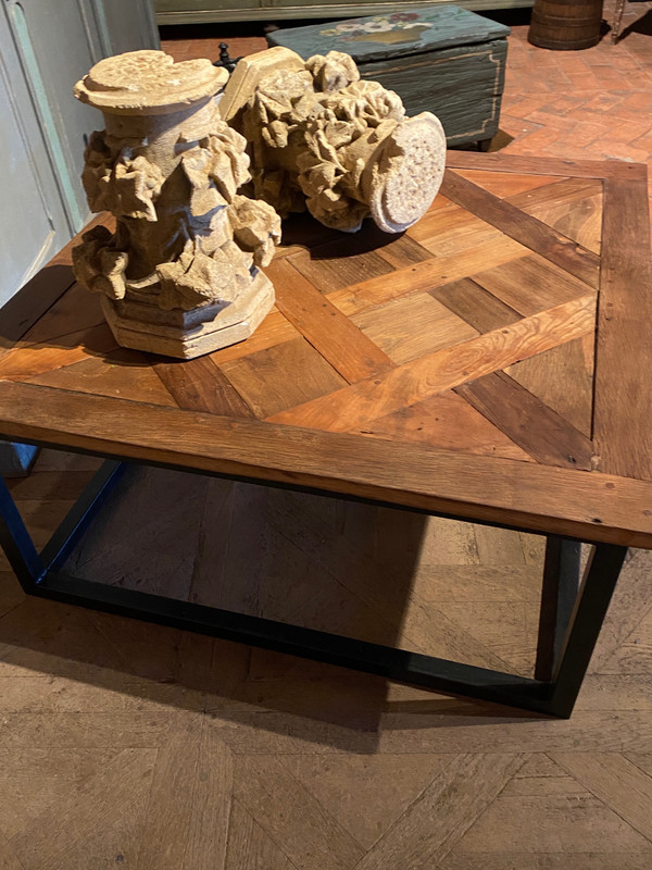 Table de salon ( basse) avec une jolie dalle de parquet Versailles datant du 18e siècle 