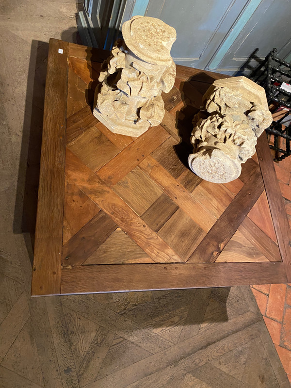 Table de salon ( basse) avec une jolie dalle de parquet Versailles datant du 18e siècle 