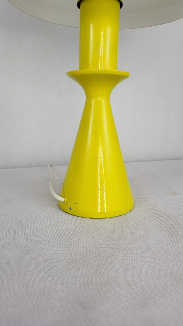Lampe en métal laqué jaune Design Années 80