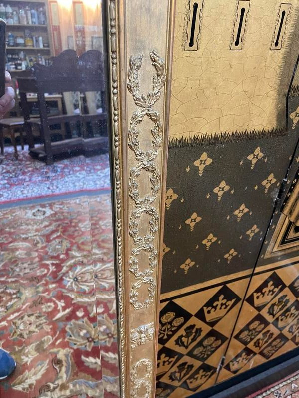 Miroir de style Louis XVI en bois doré