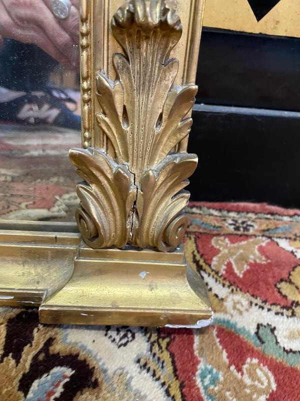 Miroir de style Louis XVI en bois doré