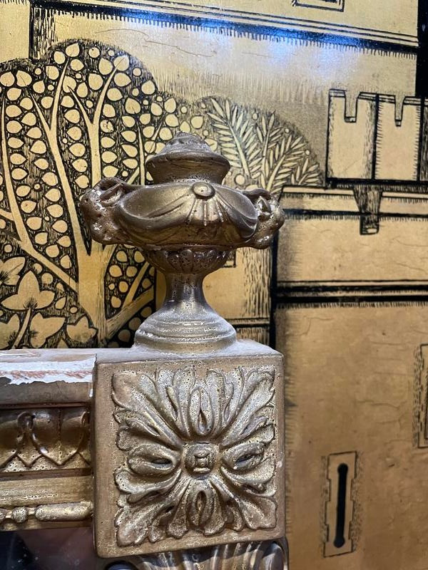 Miroir de style Louis XVI en bois doré