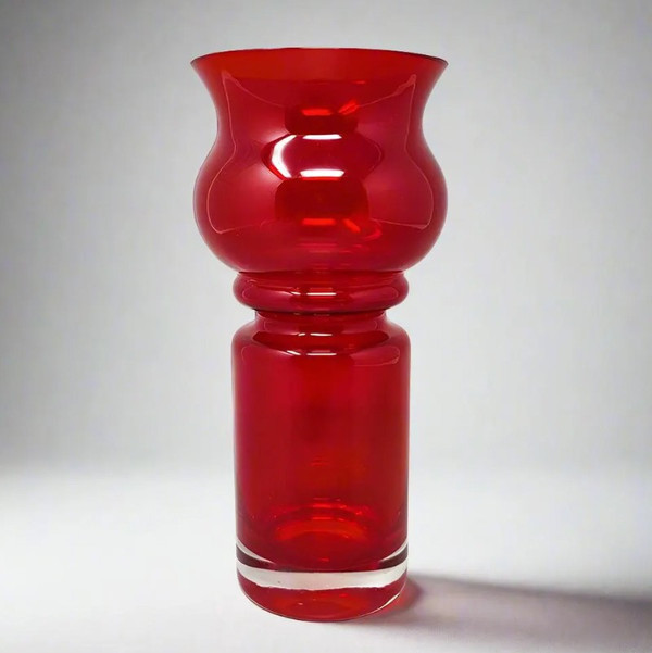 Stupendo vaso Tamara Aladin Tulppaani degli anni '70 (#1513) per Riihimaki/Riihimaen Lasi Oy