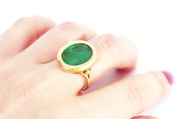 Bague intaille ancienne du XIXème en or 18k, intaille sur verre, danse, musique, bague mixte