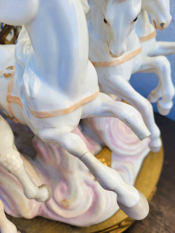 Dans le gout de Meissen, Putto Conduisant Un Char De Fleurs, XIXème Siècle