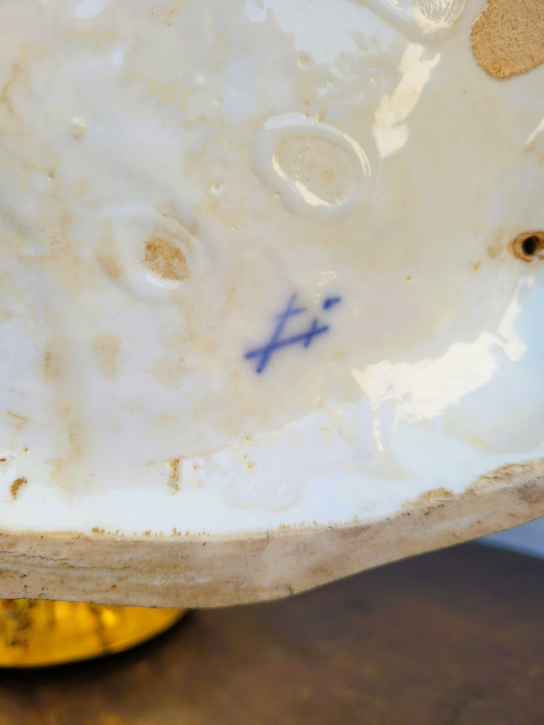 Dans le gout de Meissen, Putto Conduisant Un Char De Fleurs, XIXème Siècle