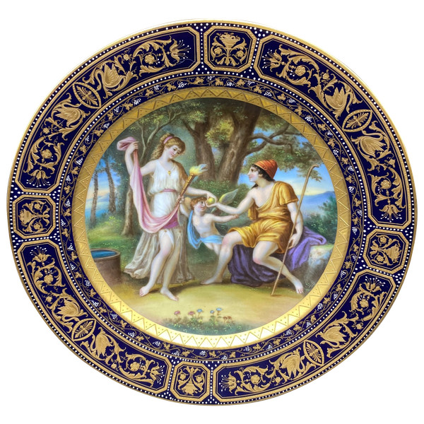 DECORATIVE PLATE