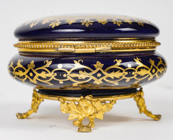 Bellissima scatola di caramelle in porcellana di Sèvres, fine del XIX secolo