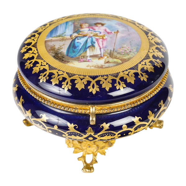 Bellissima scatola di caramelle in porcellana di Sèvres, fine del XIX secolo