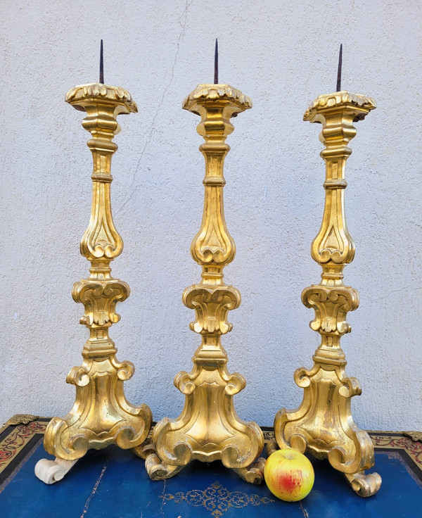 Suite di 2 Candelieri In Legno Dorato, XIX Secolo