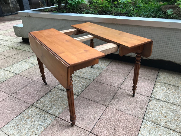 Table de salle à manger en merisier massif d'époque 19 ème 