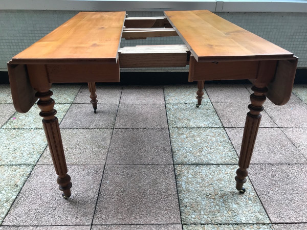 Table de salle à manger en merisier massif d'époque 19 ème 
