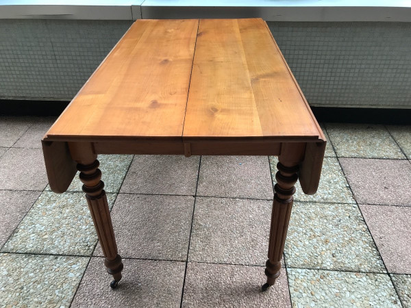 Table de salle à manger en merisier massif d'époque 19 ème 