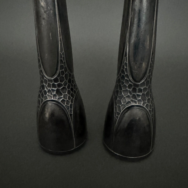 Paire de vases Art Nouveau en métal argenté dinanderie 1900 par Orivit
