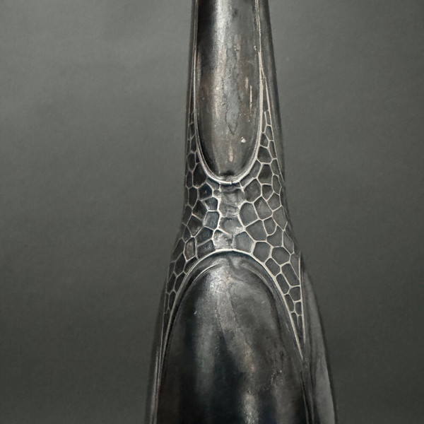 Paire de vases Art Nouveau en métal argenté dinanderie 1900 par Orivit