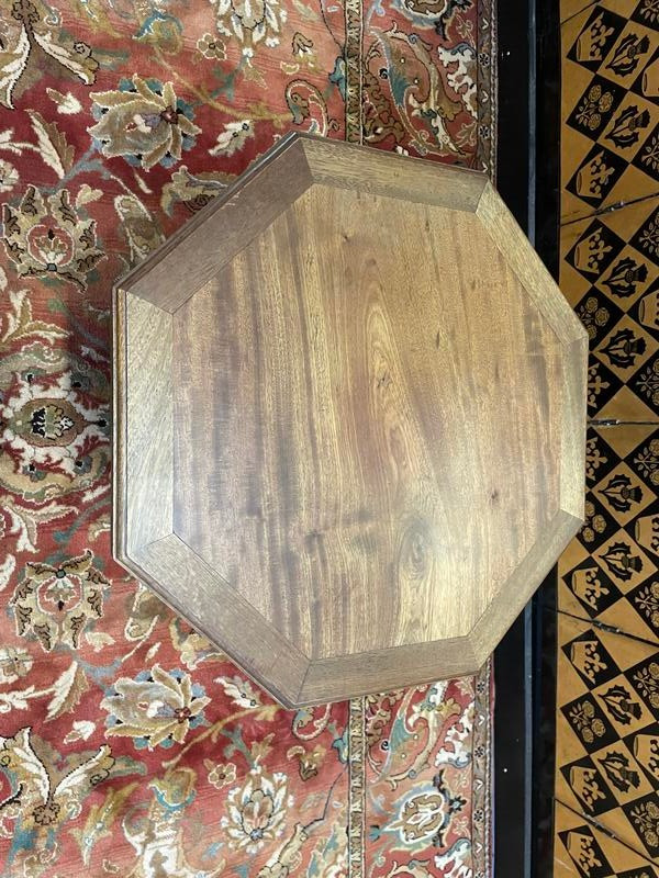 Art Deco period pedestal table in solid mahogany.