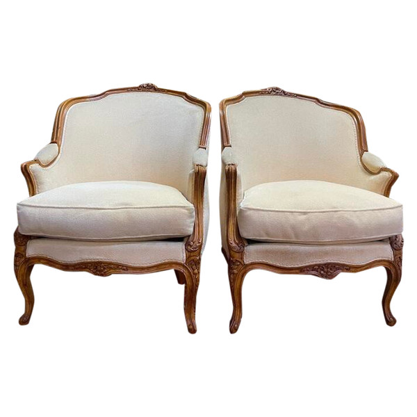 Paire de fauteuils bergères gondoles de style Louis XV