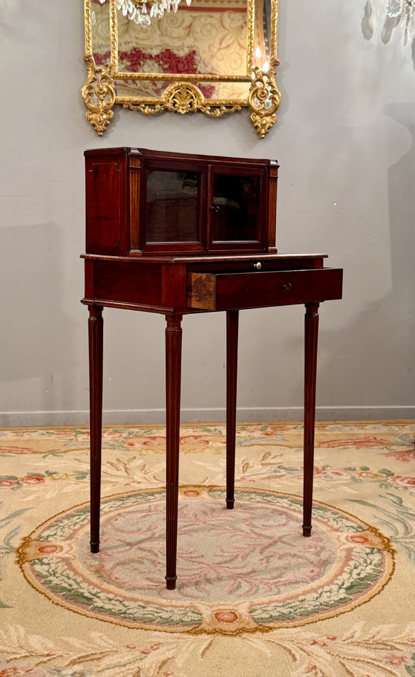 Petit Bonheur Du Jour En Acajou d'Epoque Louis XVI Vers 1780