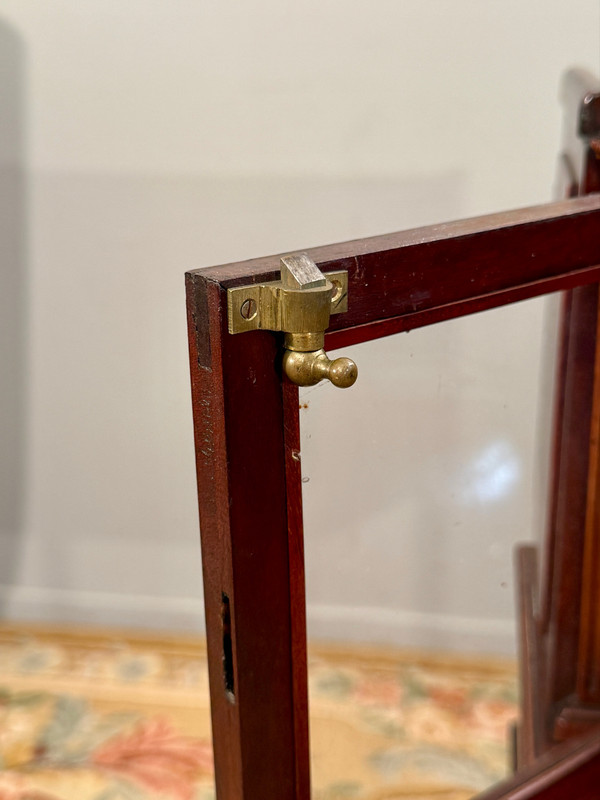 Petit Bonheur Du Jour En Acajou d'Epoque Louis XVI Vers 1780