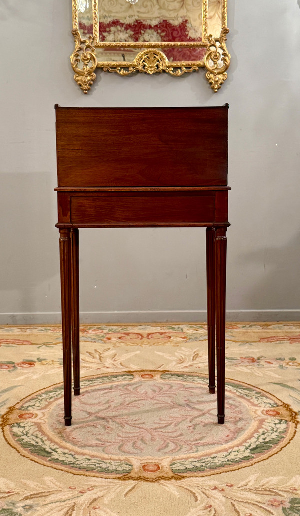 Petit Bonheur Du Jour En Acajou d'Epoque Louis XVI Vers 1780
