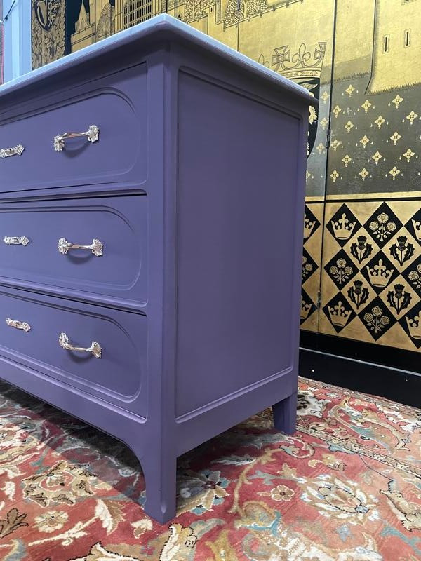 Cassettone in stile Liberty dipinto