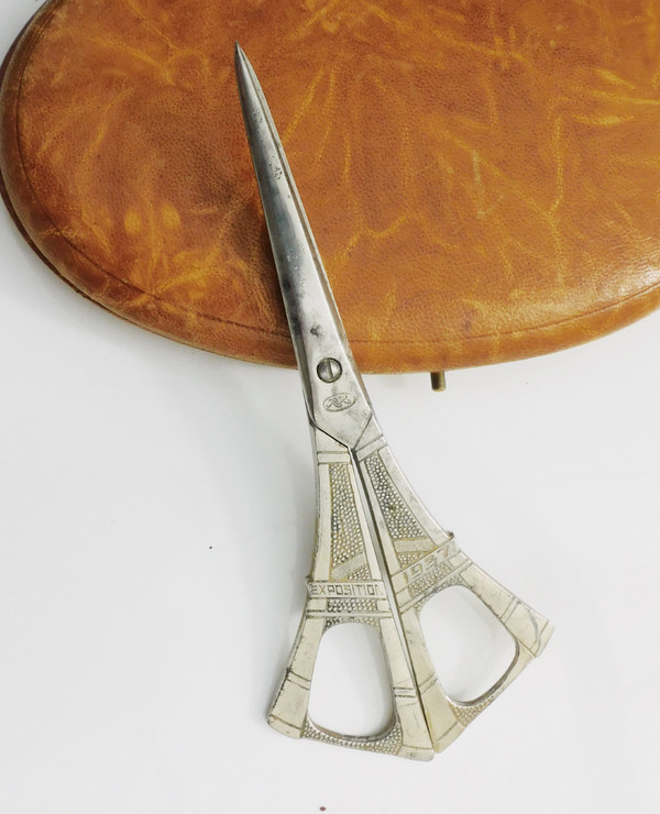 Paire de Ciseaux de lingère acier Tour Eiffel souvenir de l'Exposition Universelle Paris 1937
