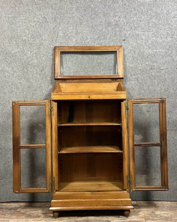 Apothecary display case with inclined plane, Napoleon III period, in solid oak, circa 1880