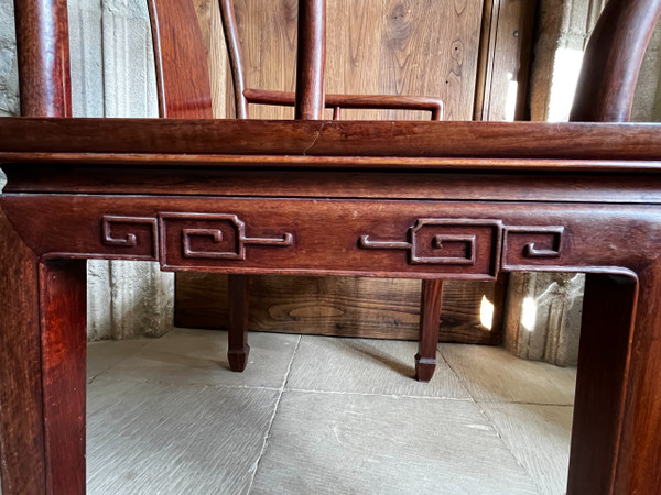 Fauteuil chinois fin XIXème début XXème siècle, en hua-li (bois de fer), sculpté. En parfait état.