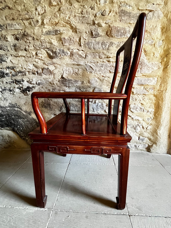 Fauteuil chinois fin XIXème début XXème siècle, en hua-li (bois de fer), sculpté. En parfait état.