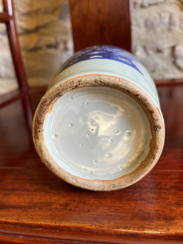 Kleine Porzellanvase aus dem 19. Jahrhundert, China. Perfekter Zustand. 