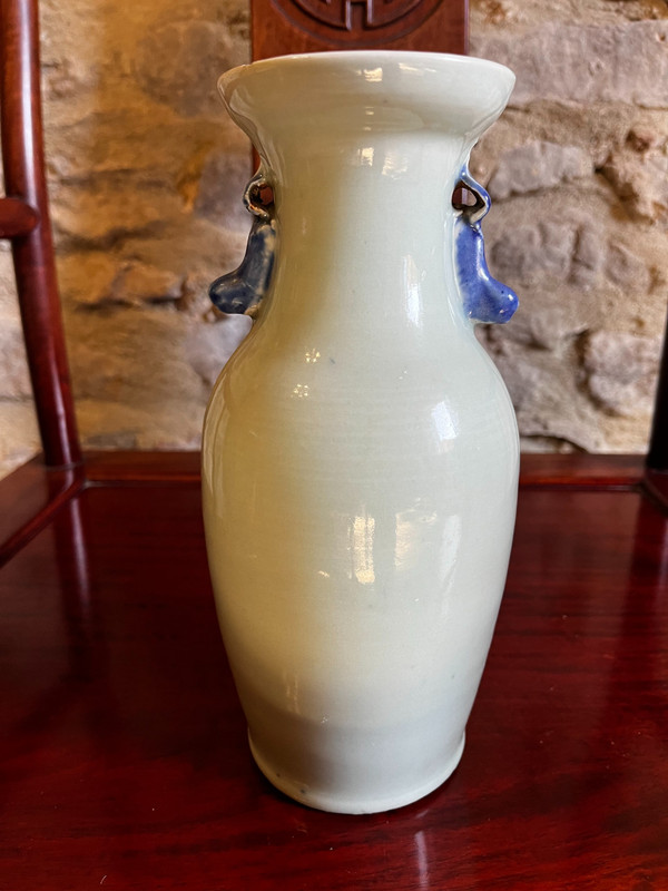 Kleine Porzellanvase aus dem 19. Jahrhundert, China. Perfekter Zustand. 