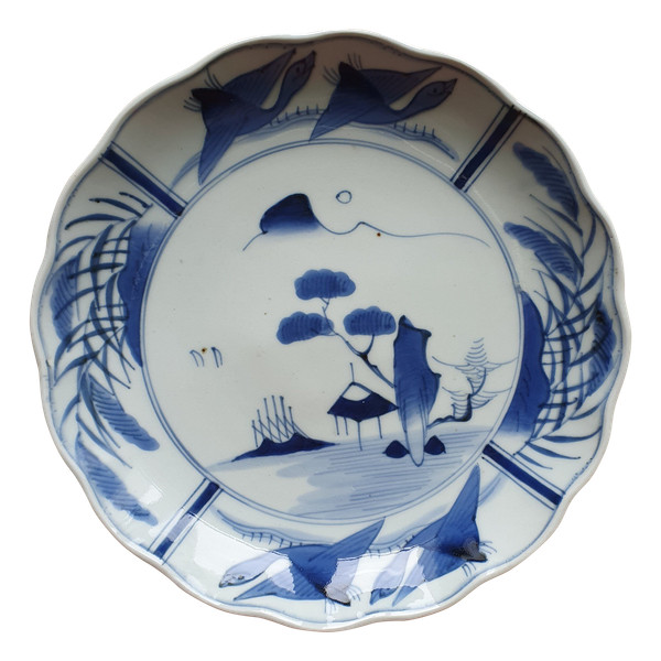 Großer blau-weißer Arita-Teller aus der späten Edo-Zeit.
