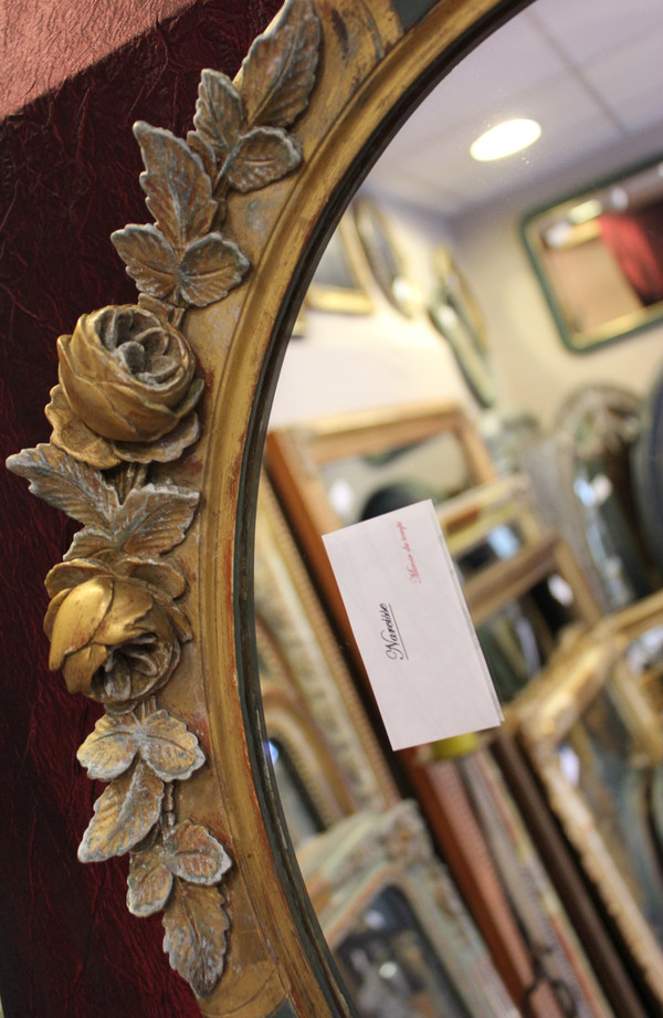 47 X 57 Cm, Paire De Miroirs Ovales Anciens, Patiné Vert Et Dorure, Décor De Roses