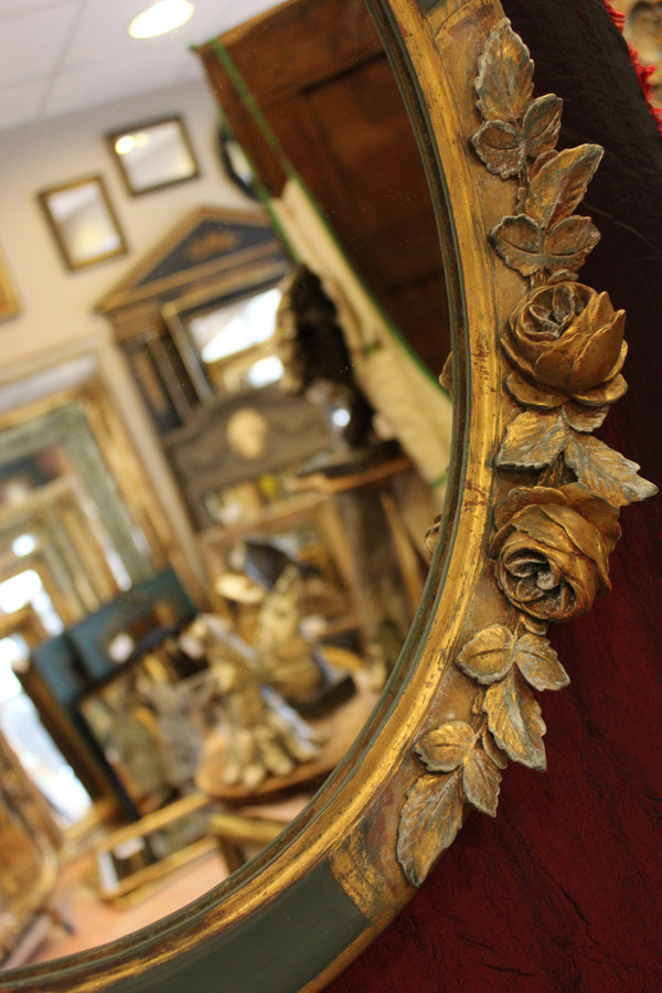 47 X 57 Cm, Paire De Miroirs Ovales Anciens, Patiné Vert Et Dorure, Décor De Roses