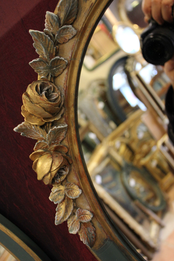 47 X 57 Cm, Paire De Miroirs Ovales Anciens, Patiné Vert Et Dorure, Décor De Roses