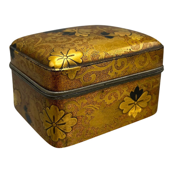 DOSE mit Blumendekor - Japan - Edo-Zeit (1603-1868)