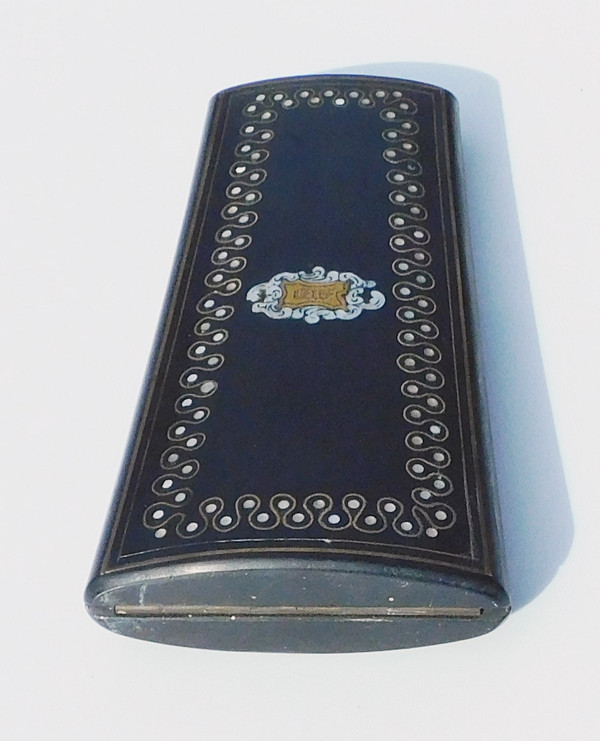 coffret nécessaire de couture Ciseaux à Broder broderie Anciens dentelle En Acier gravé Napoléon III