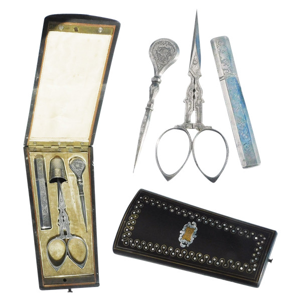 coffret nécessaire de couture Ciseaux à Broder broderie Anciens dentelle En Acier gravé Napoléon III