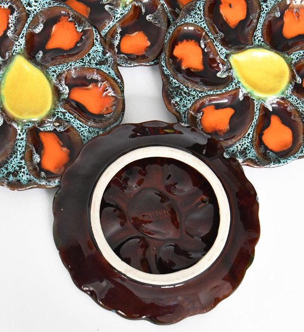 Vallauris ceramic oyster set including a dish and 10 plates