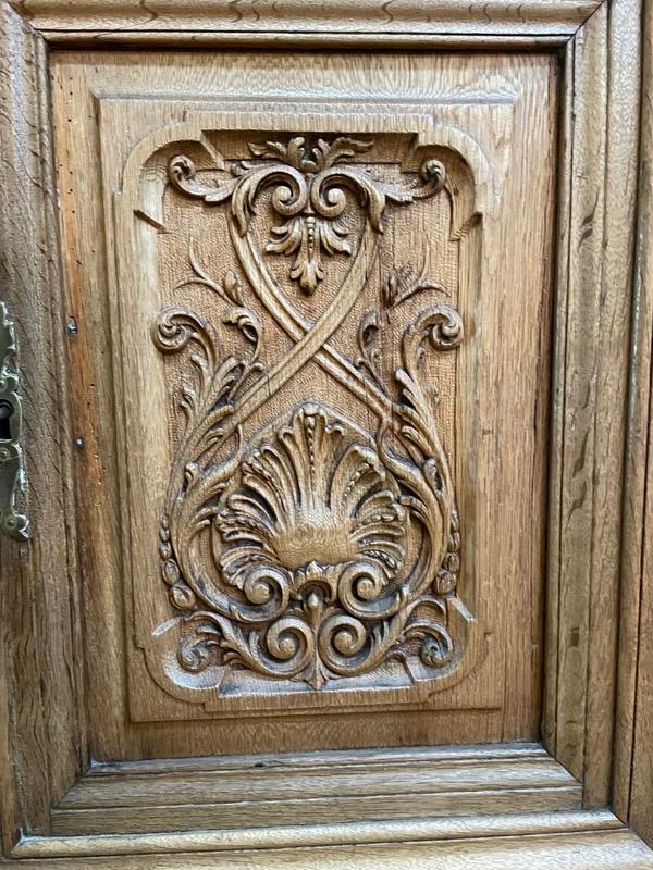 Zweiteiliges Renaissance-Sideboard aus geschnitzter Eiche