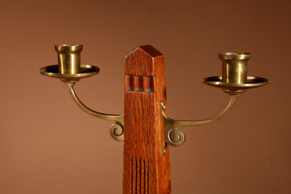Art Nouveau/Déco Gustav Serrurier-Bovy (1858-1910) Une rare garniture d'horloge en chêne et laiton, 
